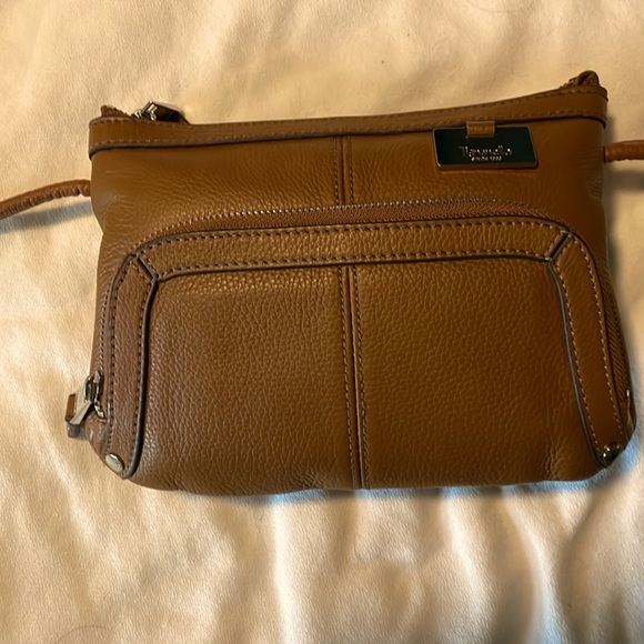 Tignanello Handbags - Tignanello Leather Crossbody 206